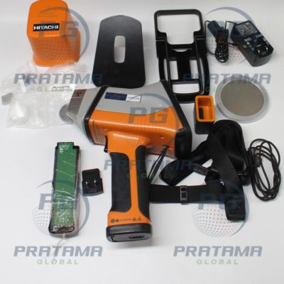 Hitachi X-MET8000 handheld XRF analyzer for metal alloy and element analysis